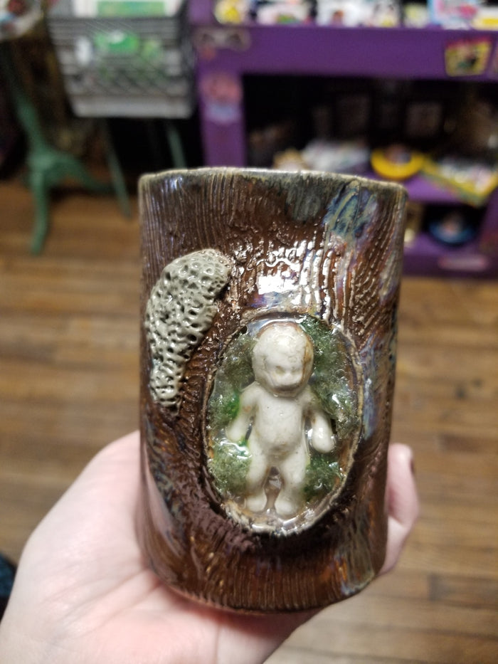 Beeb in Moss MUG