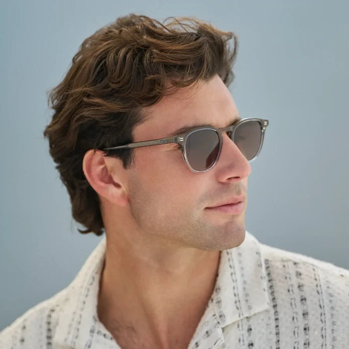 Charcoal Grey / Brown Gold Gradient Lens || Model wearing Men's Round Polarized Sunglasses with Charcoal Grey Frame and Brown Gold Gradient Lenses