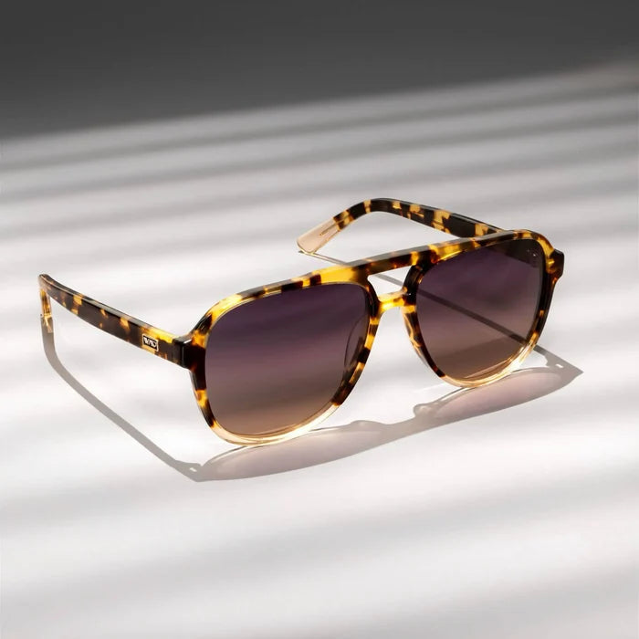 Tortoise Clear / Gradient Sunset Lens || Women's Brown Tortoise Aviator Frame Sunglasses with Pink Gradient Polarized Lenses