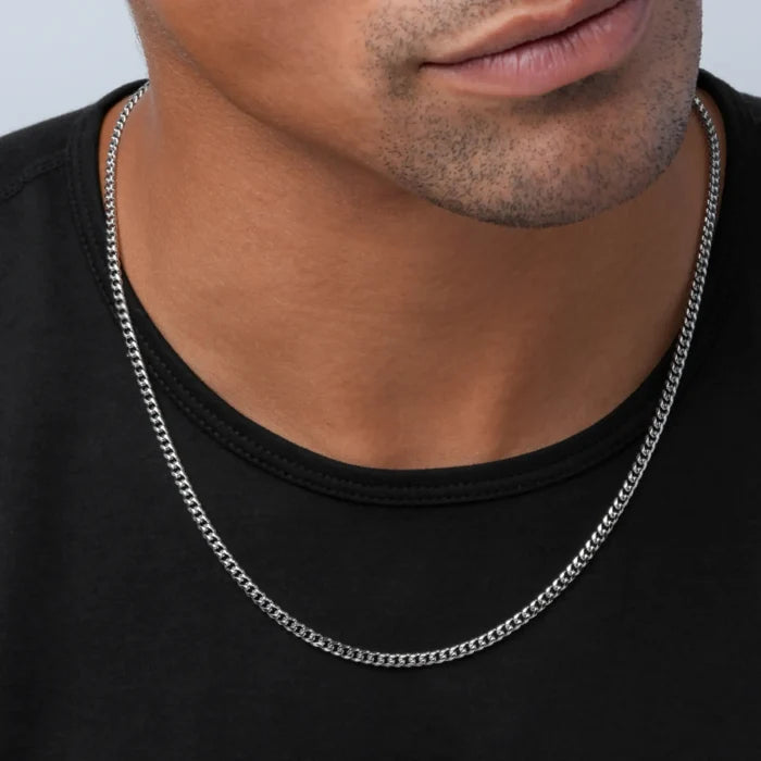 Silver / 22" || Man wearing Silver Simple Chain Necklace with a black shirt